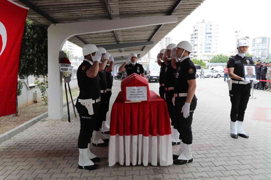 Kalp Krizi Geçirip Hayatını Kaybeden Polis Memuru Son Yolculuğuna Uğurlandı