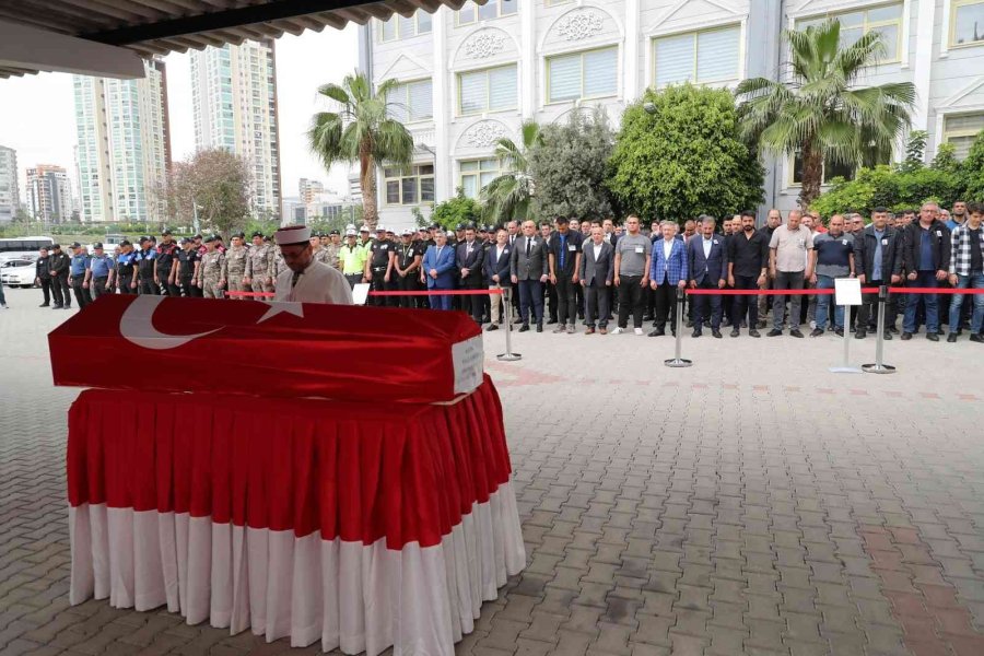 Kalp Krizi Geçirip Hayatını Kaybeden Polis Memuru Son Yolculuğuna Uğurlandı