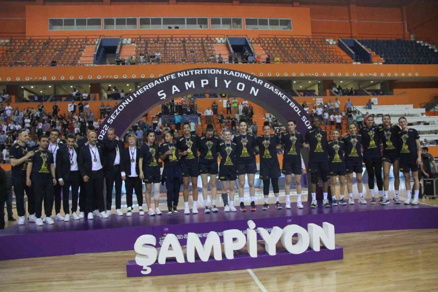 Şampiyon Fenerbahçe Kupasını Aldı