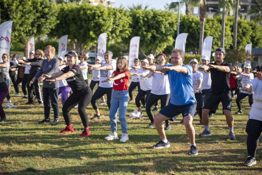 Başkan Seçer, ‘bilinçli Spor’ Etkinliğinde Vatandaşlarla Spor Yaptı