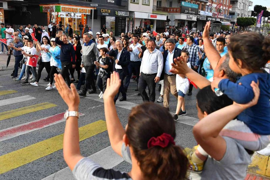 Mersin’de 19 Mayıs Coşkusu Büyükşehir Belediyesinin Gençlik Kortejiyle Başladı