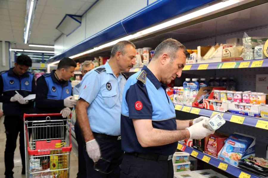 Akdeniz Zabıtası Marketlerde Fiyat-etiket Denetimi Yaptı