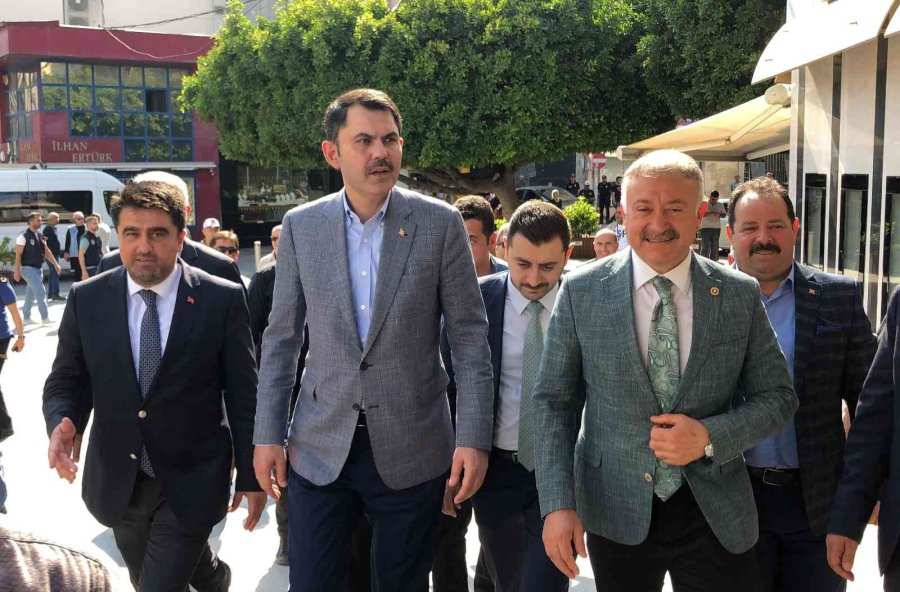 Bakan Kurum Mersin’de Tantuni Yedi, Ayakkabısını Boyattı