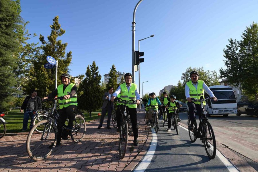 Konya’da Öğrenciler Okullarına Güvenli Bisiklet Yolu İle Gidiyor