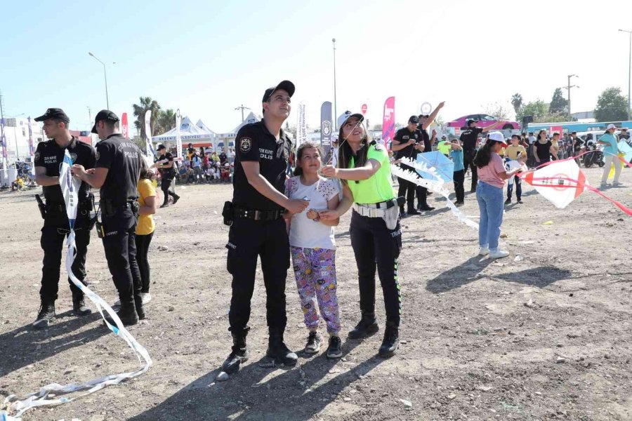 Mersin’de Trafik Eğitimleri Sürüyor