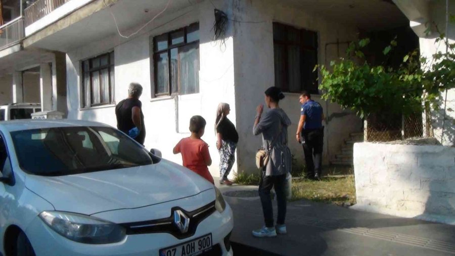 Elinde Alkol Şişesiye Sokakta Ateş Edip Arkadaşını Vurdu, Seken Saçma 11 Yaşındaki Çocuğu Da Yaraladı