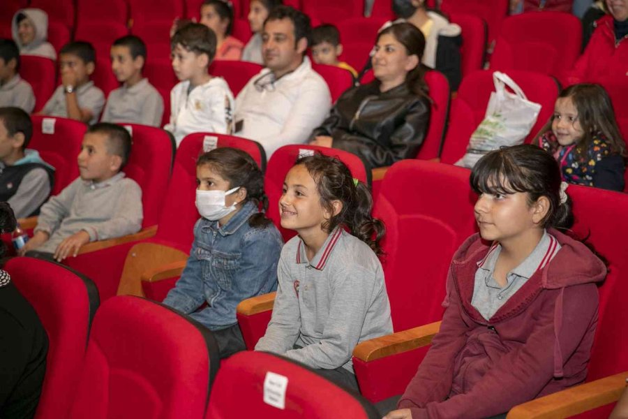 Mersin Şehir Tiyatrosu, Oyunlarını Gülnar, Mut Ve Erdemli’de Sahneledi