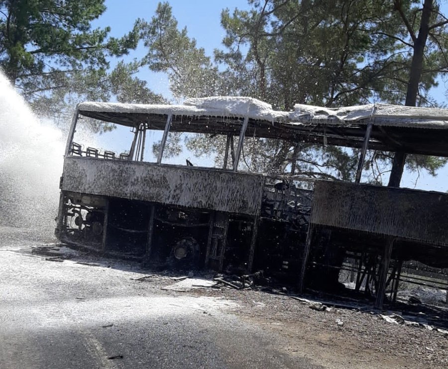 Alevlere Teslim Olan Yolcu Otobüsü Küle Döndü