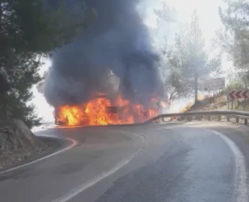 Alevlere Teslim Olan Yolcu Otobüsü Küle Döndü