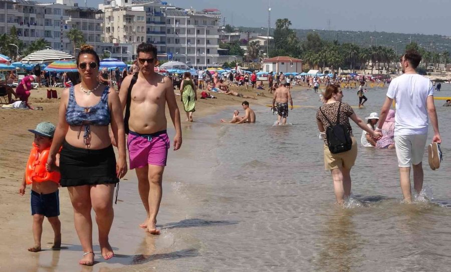 Sıcak Hava Bastırdı, Sahillerde Yoğunluk Başladı