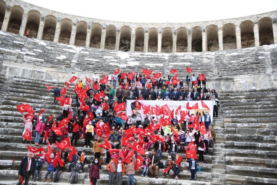 Serik’te Bin 200 İlkokul Öğrencisi Festivalde Buluştu