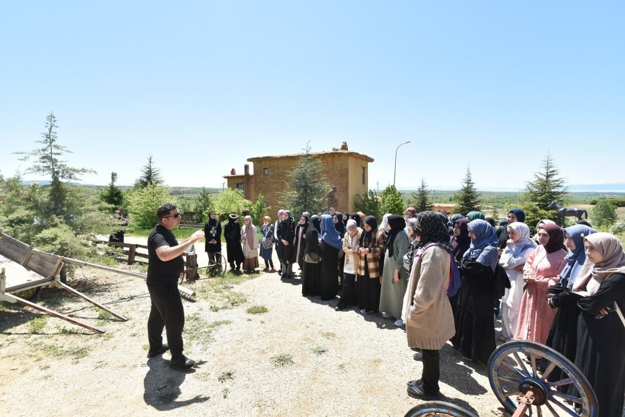 Karatay Belediyesi’nden Öğrencilere Kültürel Gezi