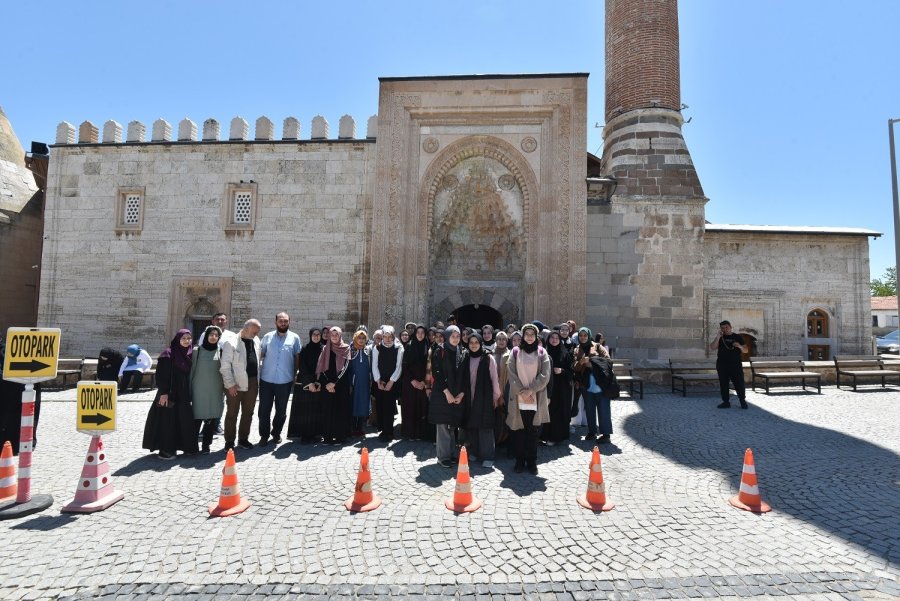 Karatay Belediyesi’nden Öğrencilere Kültürel Gezi