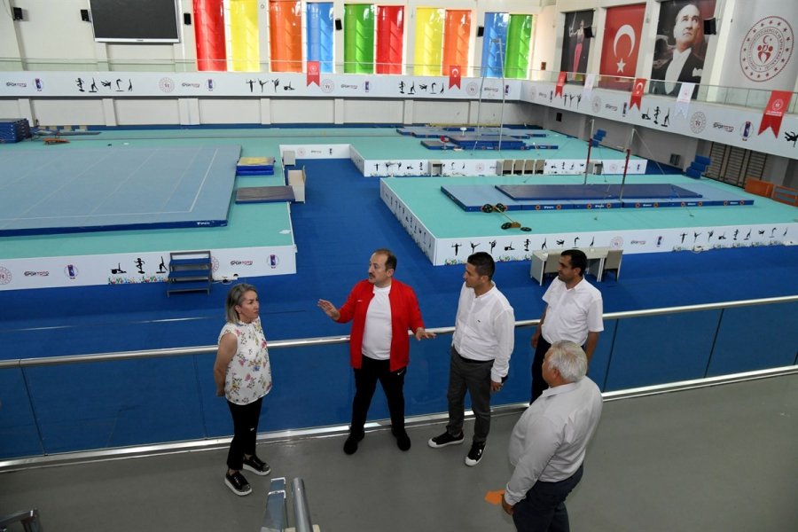 Vali Pehlivan, Spor Tesislerinde İncelemelerde Bulundu