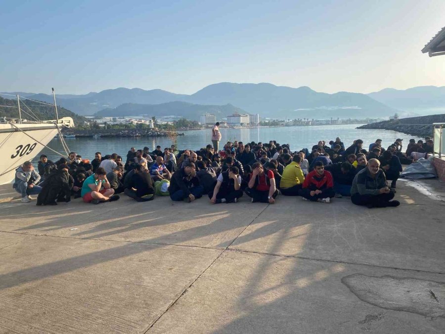 Denizde Yakalanan Düzensiz Göçmenler Karaya Çıkarıldı