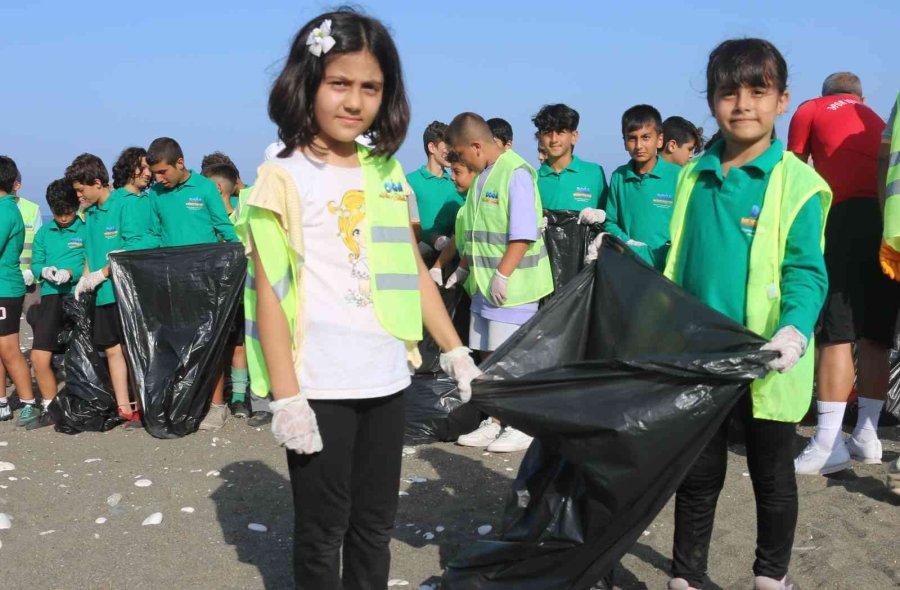 Üreme Öncesi Caretta Carettaların Yuva Yaptığı Sahil Temizlendi