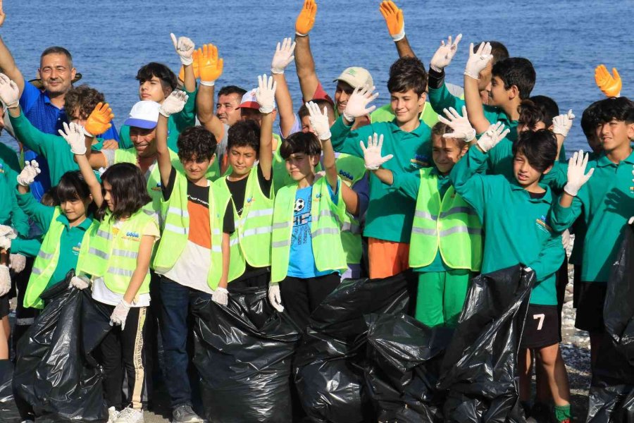 Üreme Öncesi Caretta Carettaların Yuva Yaptığı Sahil Temizlendi