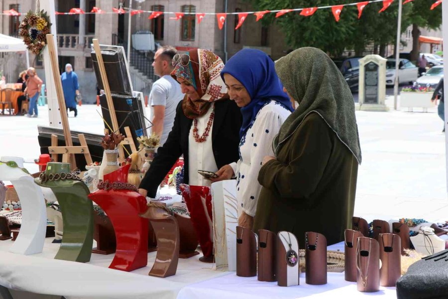 Hayat Boyu Öğrenme Haftasında Hünerlerini Sergilediler