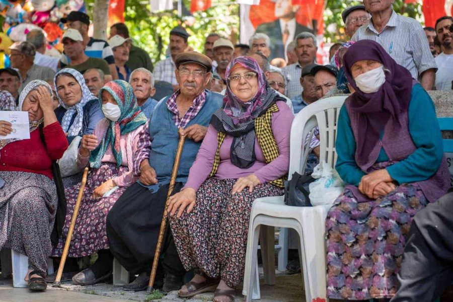 Başkan Seçer, 60. Mut Karacaoğlan Kayısı Kültür Ve Sanat Festivaline Katıldı