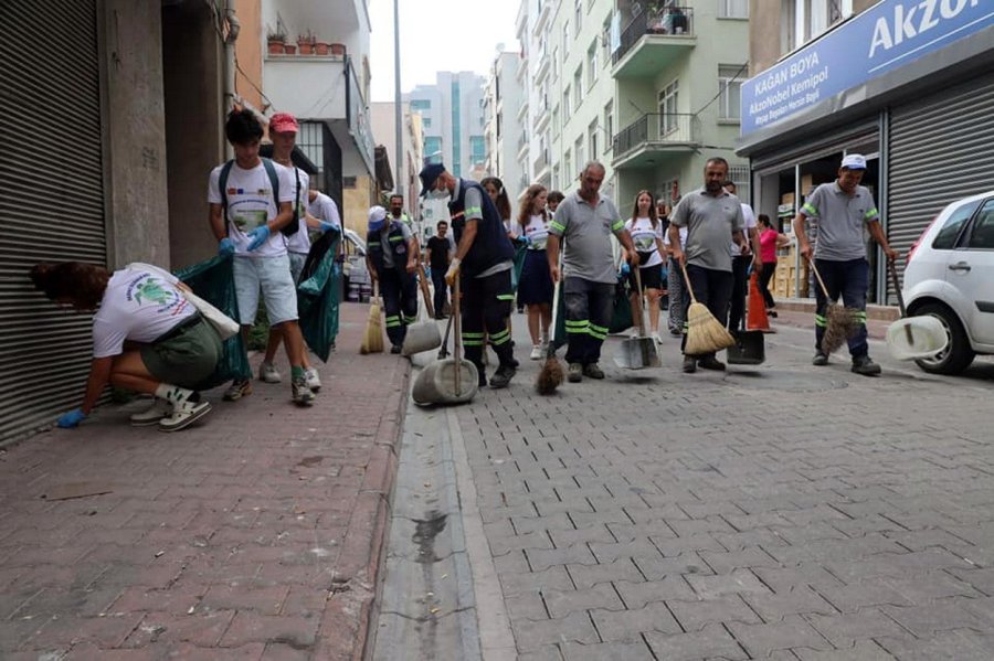 Akdeniz’in Cadde Ve Sokakları Karış Karış Temizlendi