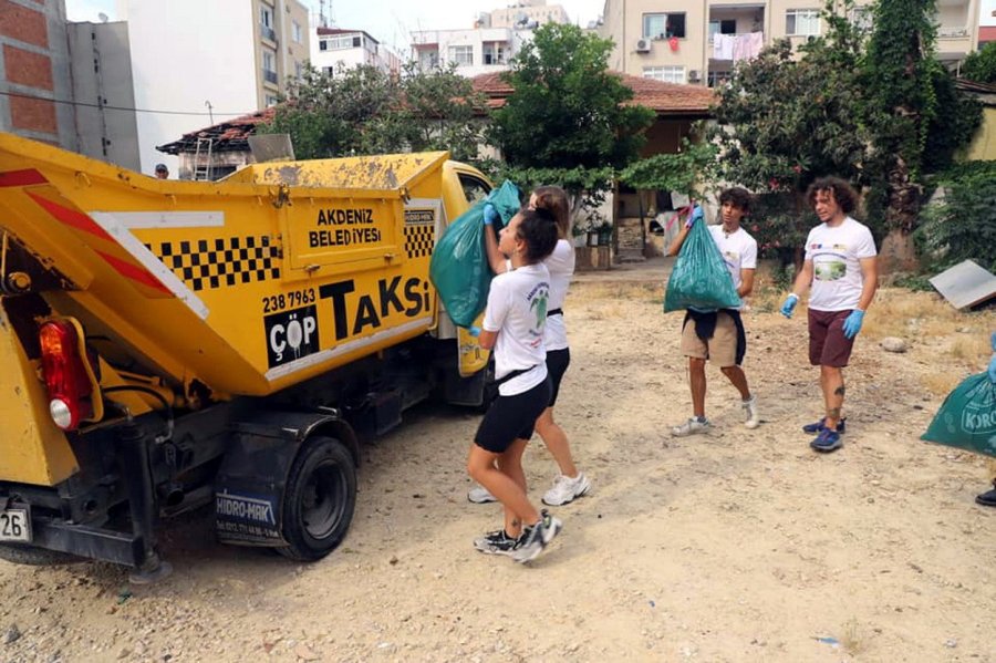 Akdeniz’in Cadde Ve Sokakları Karış Karış Temizlendi