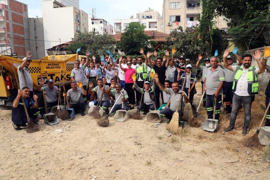 Akdeniz’in Cadde Ve Sokakları Karış Karış Temizlendi