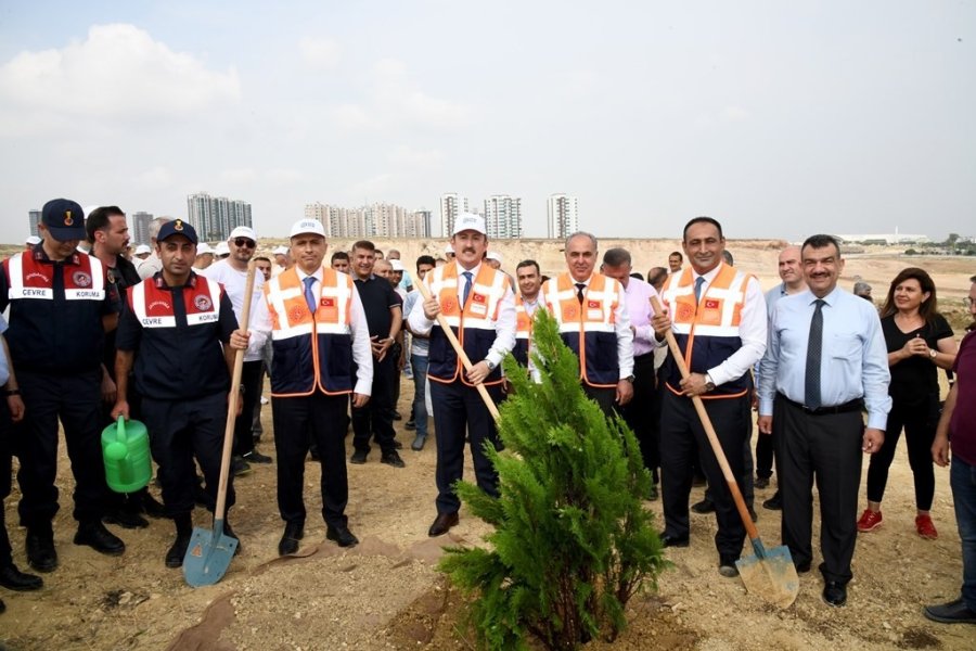 Mersin’de Fidanlar Toprakla Buluştu