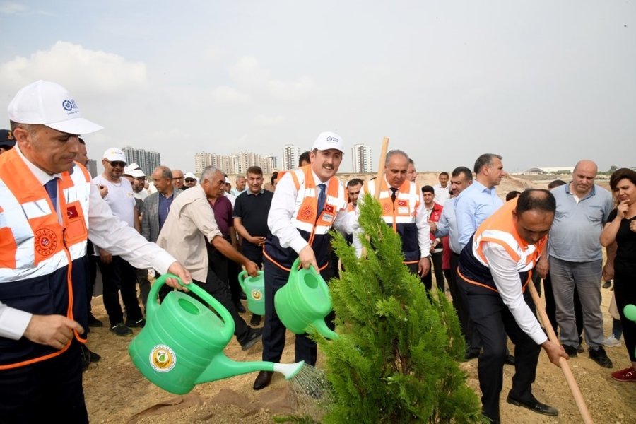 Mersin’de Fidanlar Toprakla Buluştu