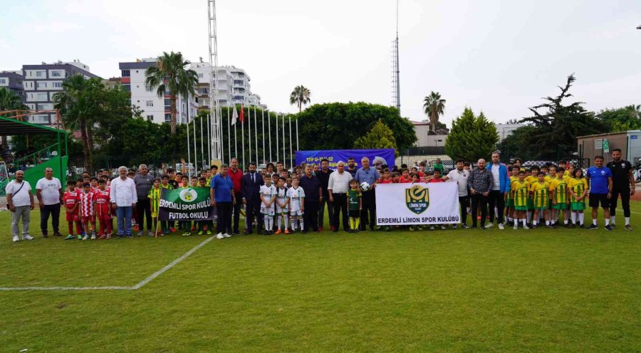 Çocuklar Futbol Şenliğinde Buluştu