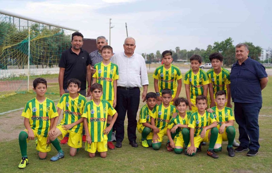 Çocuklar Futbol Şenliğinde Buluştu