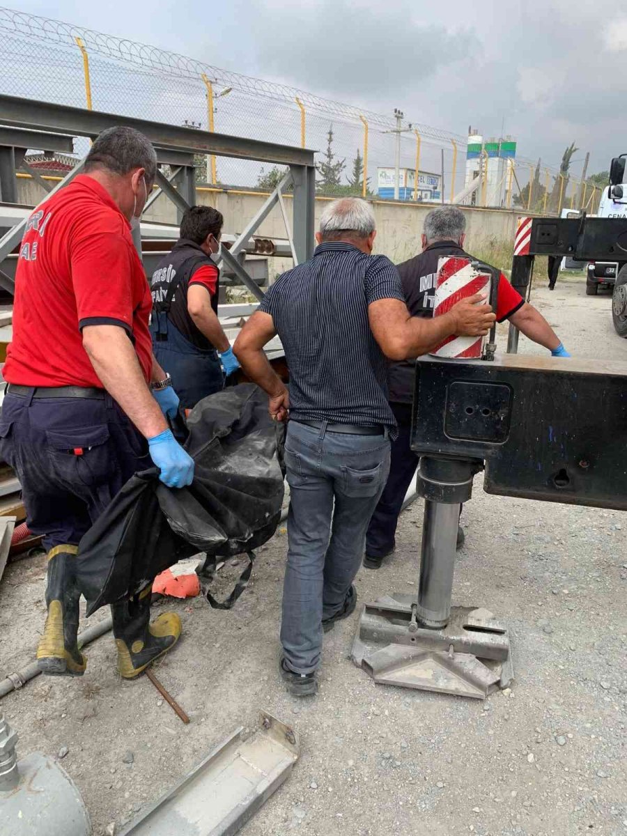 Devrilen Vincin Altında Kalan Genç Hayatını Kaybetti