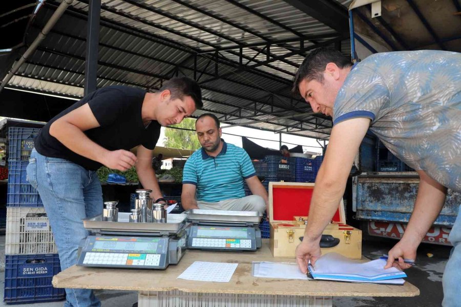 Akdeniz Zabıtasından Semt Pazarlarında Tartı Kontrolü