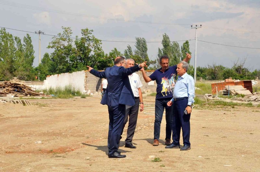 Başkan Akkaya Yeni Lise Binalarında İncelemelerde Bulundu