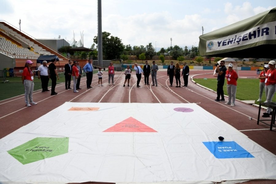 Okul Sporlarının Şampiyonları, Madalyalarını Vali Pehlivan’ın Elinden Aldı