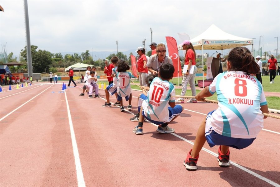 Okul Sporlarının Şampiyonları, Madalyalarını Vali Pehlivan’ın Elinden Aldı