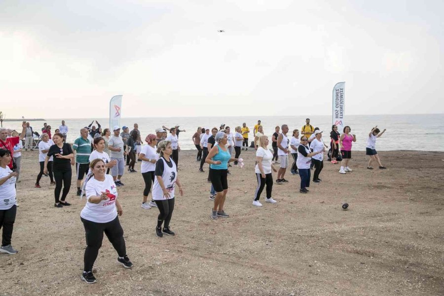 Büyükşehir Belediyesinden Anamur’dan Akdeniz’e Sahil Temizliği