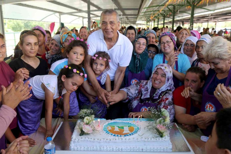 Başkan Tarhan’a “kent Ekonomisi Ve İşletmeciliği” Ödülü