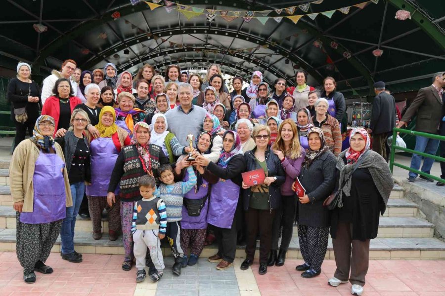 Başkan Tarhan’a “kent Ekonomisi Ve İşletmeciliği” Ödülü