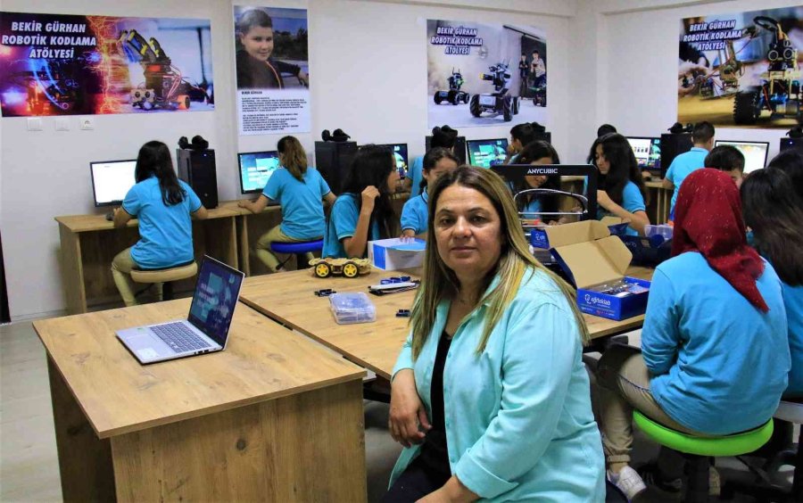 Oğlunu Kazada Kaybeden Anneden Örnek Davranış, Tüm Öğrenciler Çocuğu Gibi Oldu