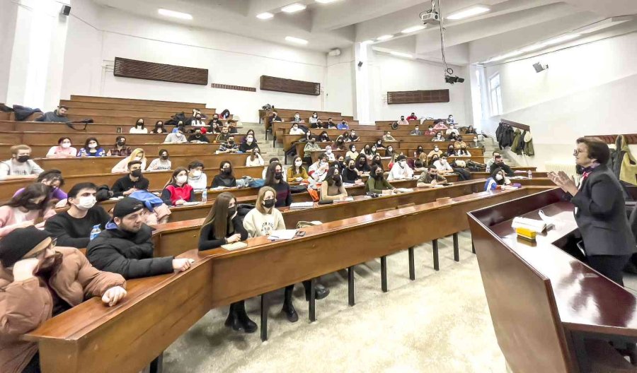 Anadolu İibf Yarım Asrı Aşan Tecrübesiyle Başarılı Mezunlar Vermeye Devam Ediyor