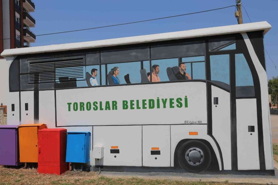 Toroslar’da Elektrik Trafosu Belediye Servis Otobüsü Görünümüne Dönüştü