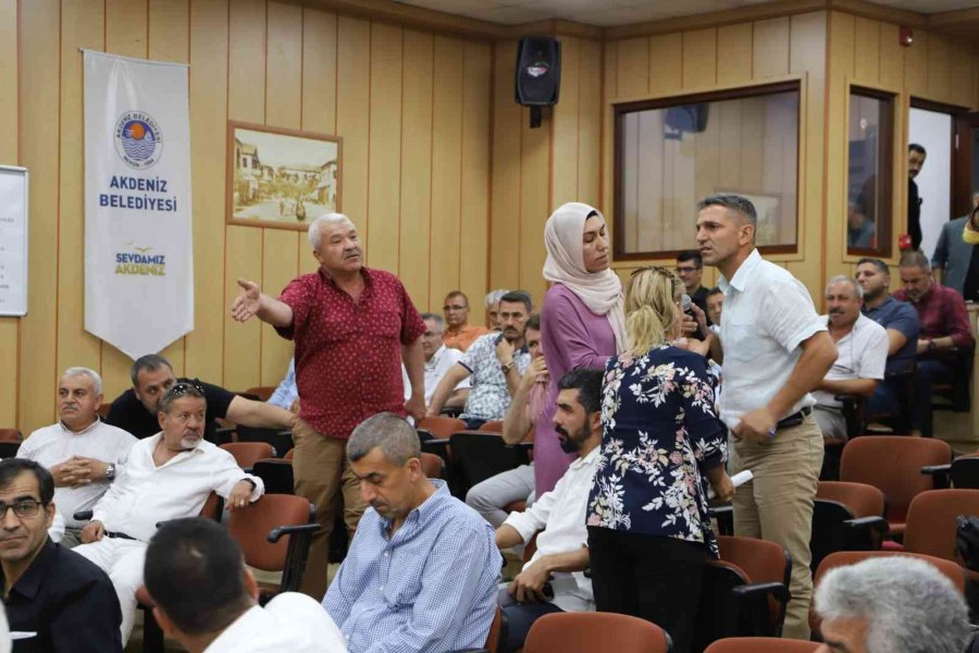 Akdeniz Belediye Meclisi’nde ’istiklal Marşı’ Ve ’öcalan’ Gerginliği