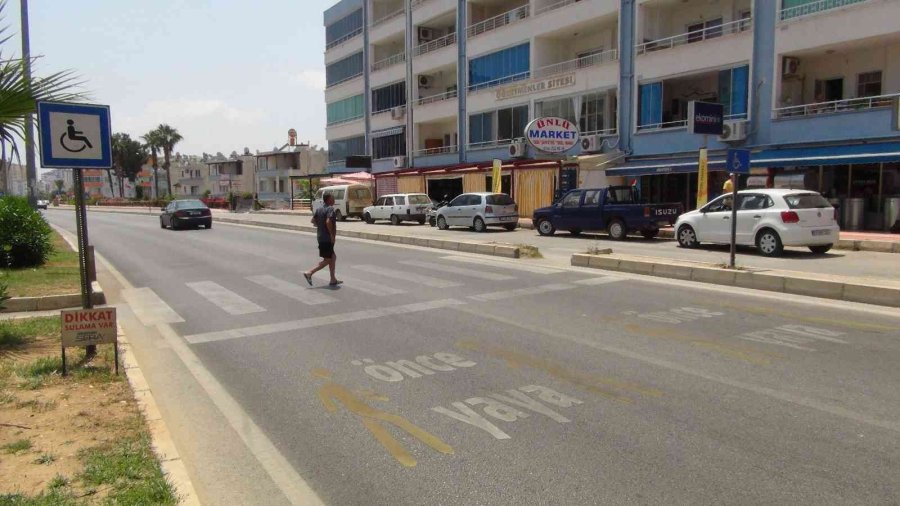 Kaza Anı Kamerada...yaya Geçidinden Geçerken Otobüs Çarptı