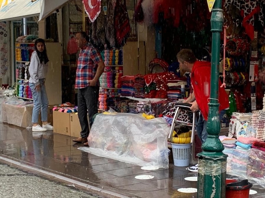 Sağanak Yağmurda Malları Koruma Mücadelesi