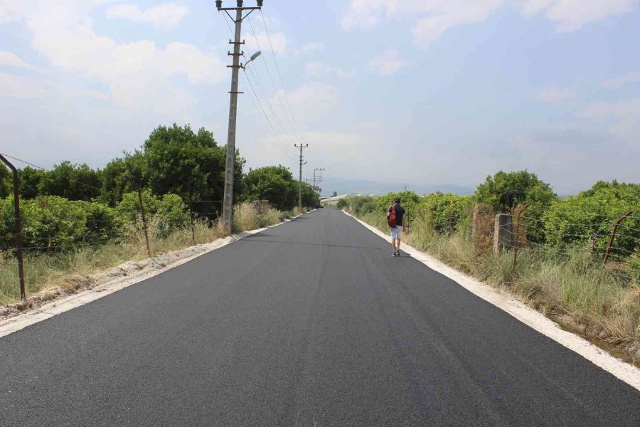 Büyükşehir Belediyesi, Çeşmeli Sahil Kesimindeki Yolları Yeniliyor