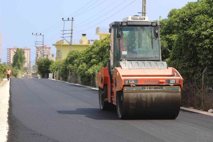 Büyükşehir Belediyesi, Çeşmeli Sahil Kesimindeki Yolları Yeniliyor