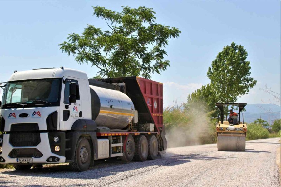 Büyükşehir Belediyesi, Çeşmeli Sahil Kesimindeki Yolları Yeniliyor