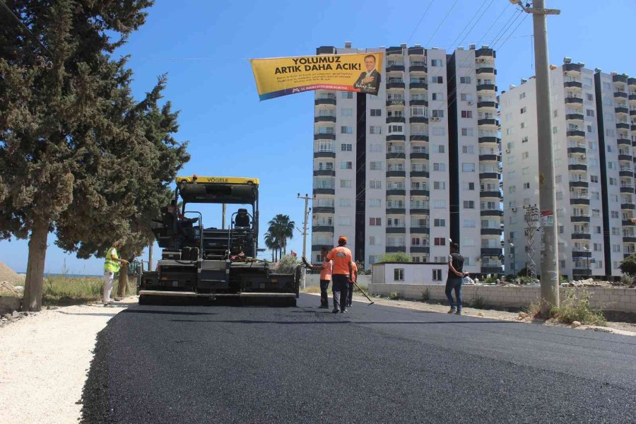 Büyükşehir Belediyesi, Çeşmeli Sahil Kesimindeki Yolları Yeniliyor