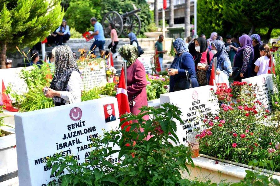 Büyükşehir Belediyesinden, Şehit Aileleri Ve Gazilere Tarsus Gezisi