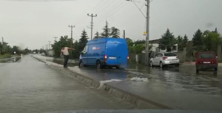 Konya Ve İlçelerinde Etkili Olan Sağanak Yağış Sonrası Çalışmalar Devam Ediyor